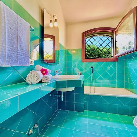 Feriehus Sweet With Shared Pool Baja Sardinia