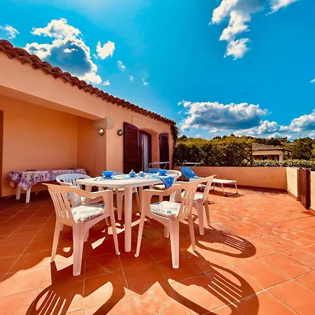 Sweet With Shared Pool Feriehus Baja Sardinia